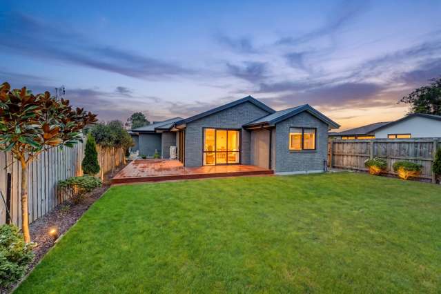 Standalone Riccarton Beauty