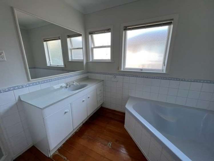 22 Tiroroa Avenue Te Atatu South_9