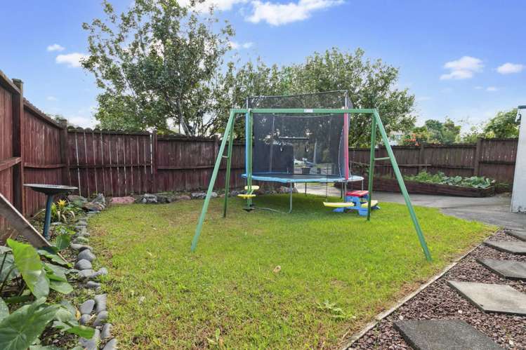 1/9 Sheehan Road Te Atatu South_14