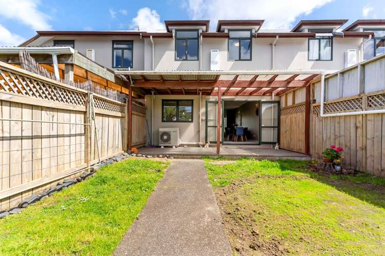 3/8 Tuscany Way Te Atatu Peninsula_17