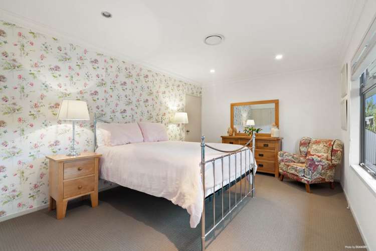 17 Seymour Road Mellons Bay_13