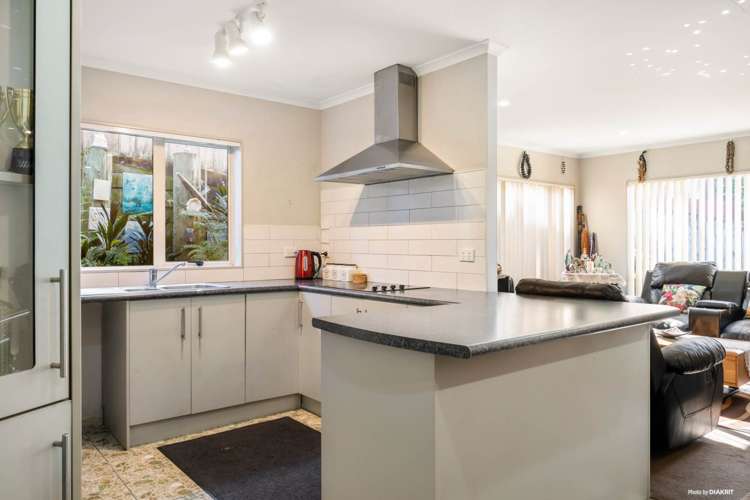 86 Robert Skelton Place Clendon Park_7