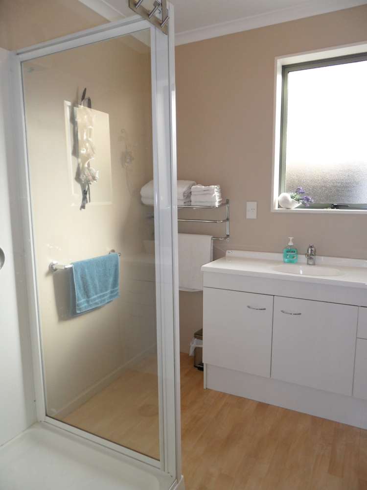 1 Tarata Street Kaka Point_8