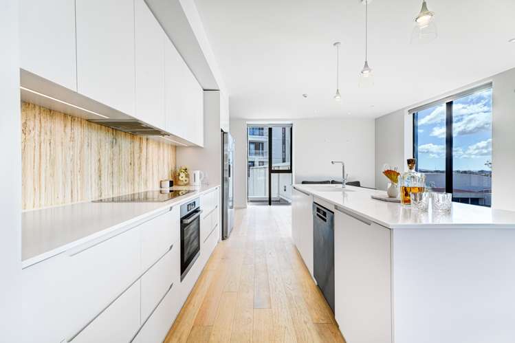 220/223A Green Lane West Epsom_7