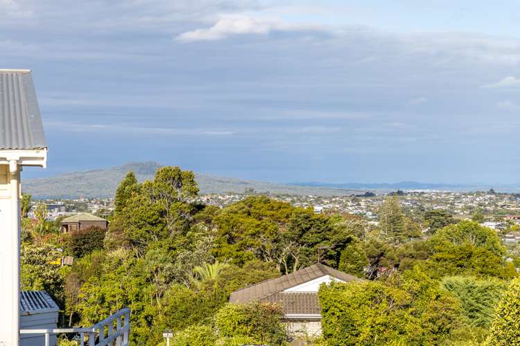 3/7 Lydia Avenue Northcote_13