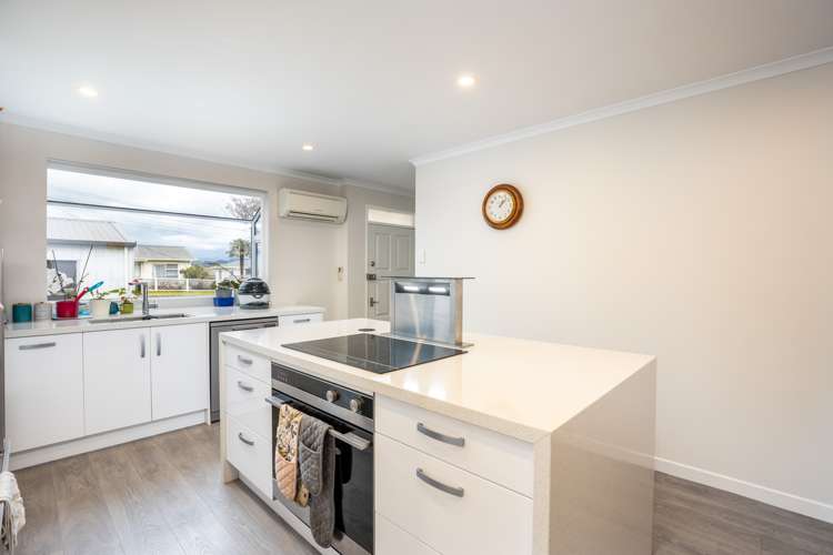 8 York Crescent Westown_12