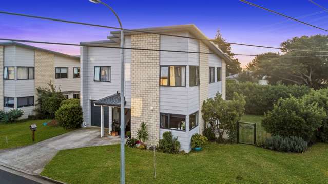 22 Clarrie Wills Way Otara_3