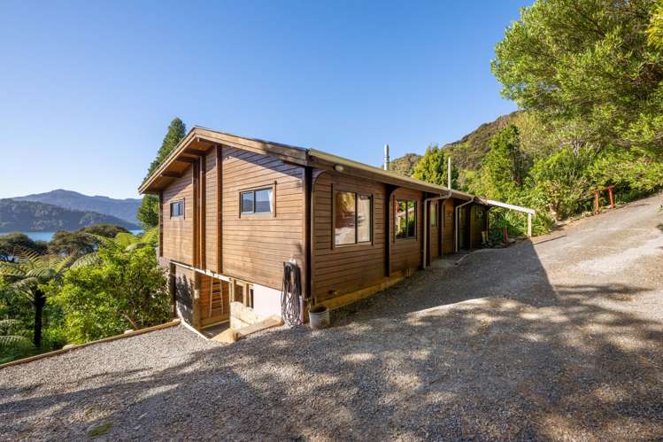 2495 Kenepuru Road Portage_24