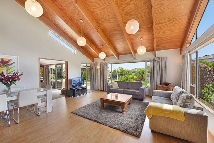 1 Stead Crescent Stoke_8