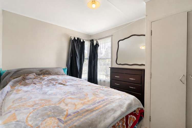 7 Manston Road Mangere_12