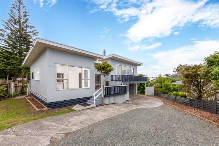 17 Piccadilly Circus Snells Beach_27