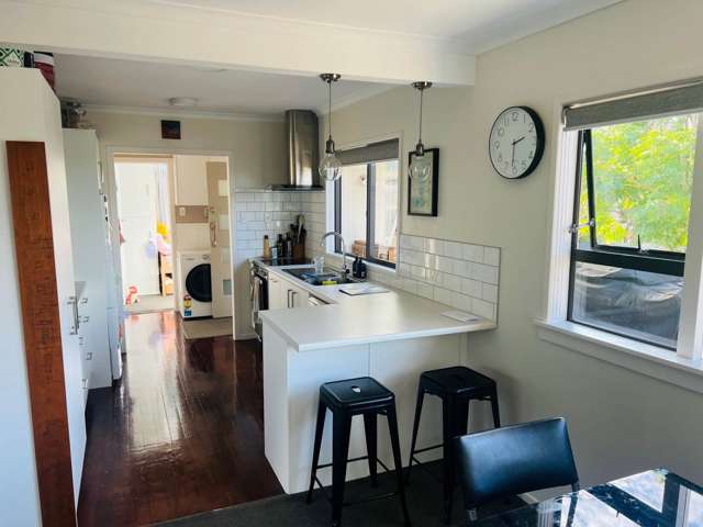 208 Royal Road Massey_1