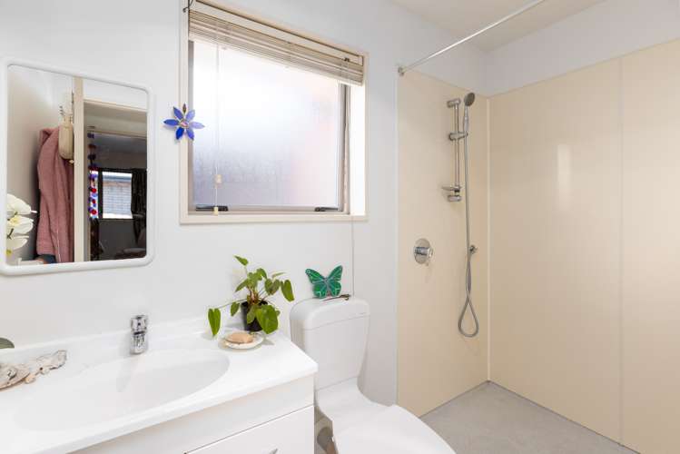 2/149 Pages Road Wainoni_8