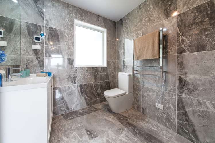 12a Springside Place New Lynn_18