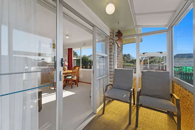 2/4 Severn Place Spotswood_2