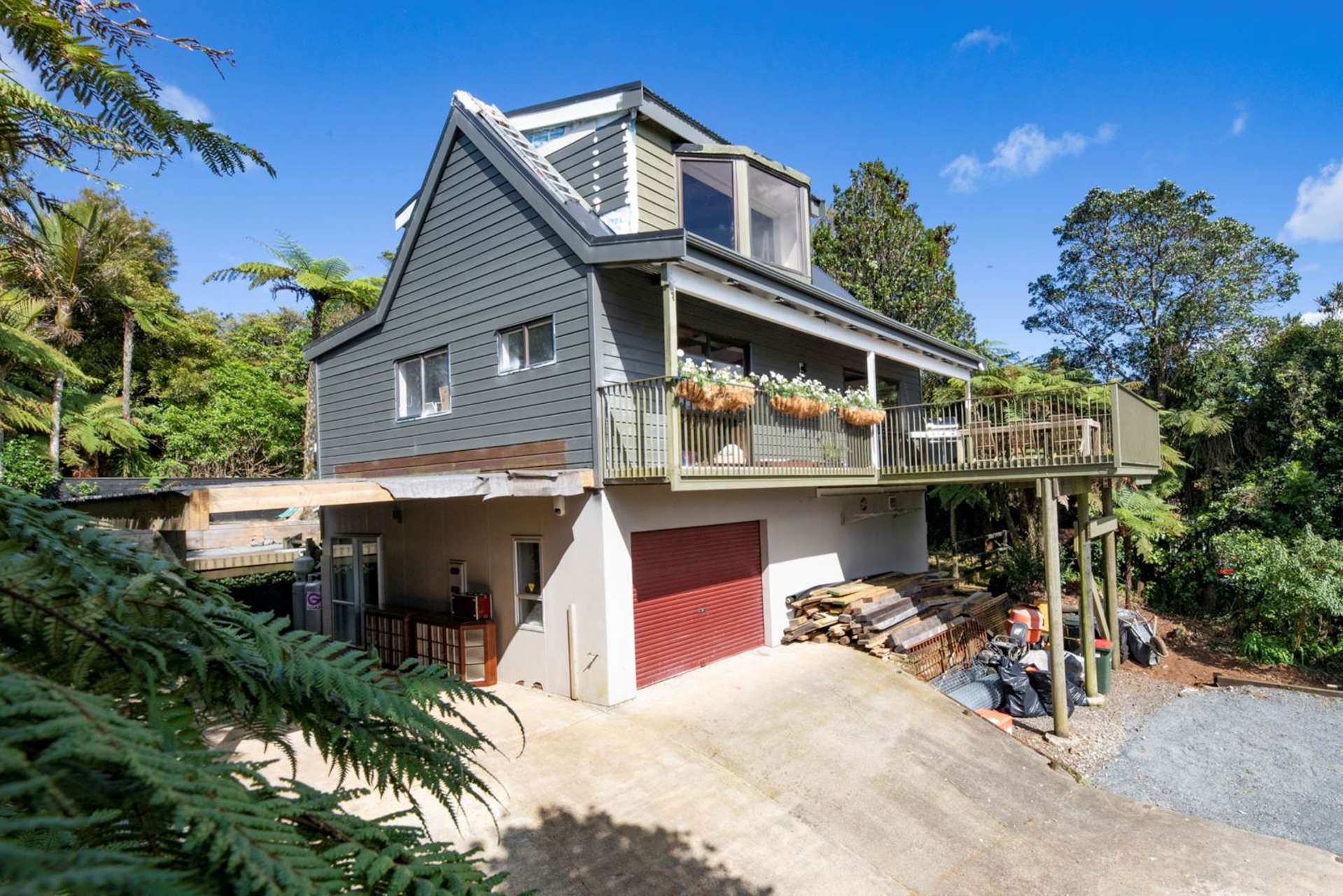 556 Scenic Drive Waiatarua_0