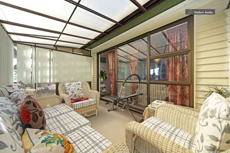 17 Tiroroa Avenue Te Atatu South_4