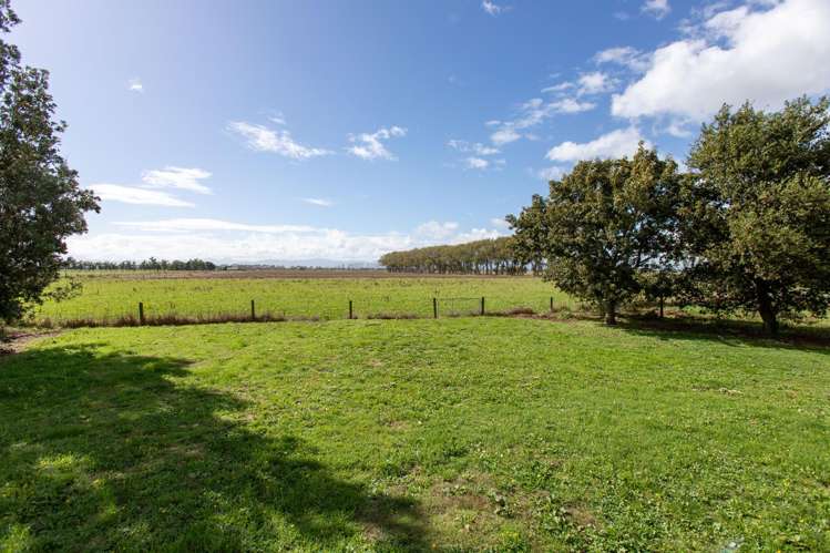 230 Central Road North Waitakaruru_26