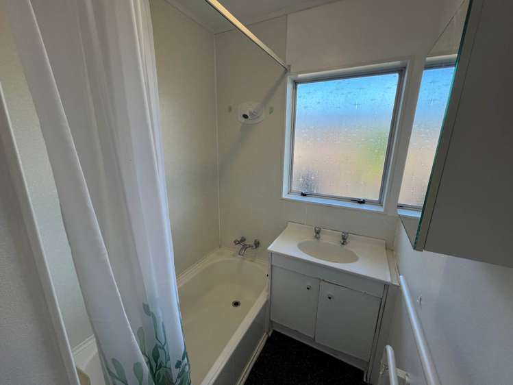 2/13 Latham Avenue Pakuranga_7