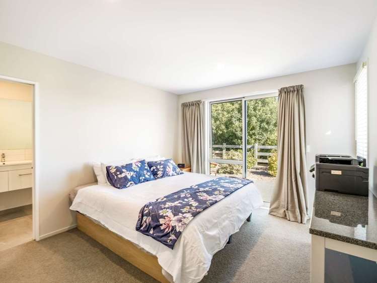 72 Sunline Avenue Lincoln_12