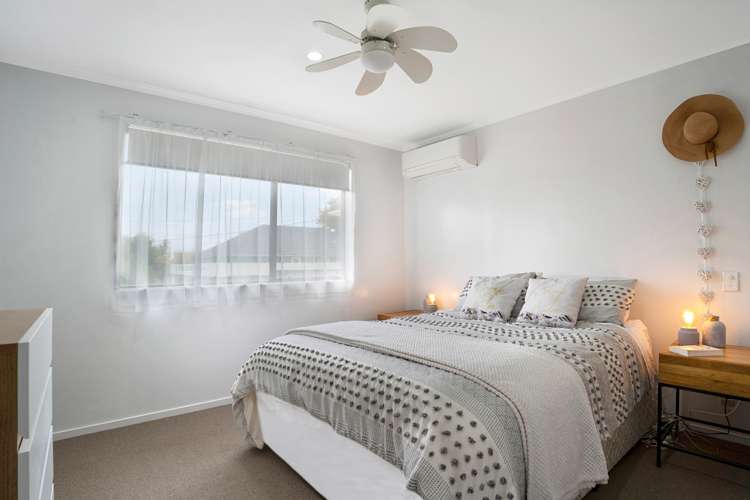 2/219 Glenfield Road Hillcrest_11