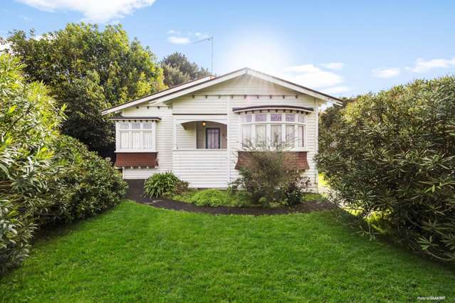 1717m² LAND + CHARACTER BUNGALOW