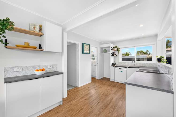 77 Vodanovich Road Te Atatu South_5