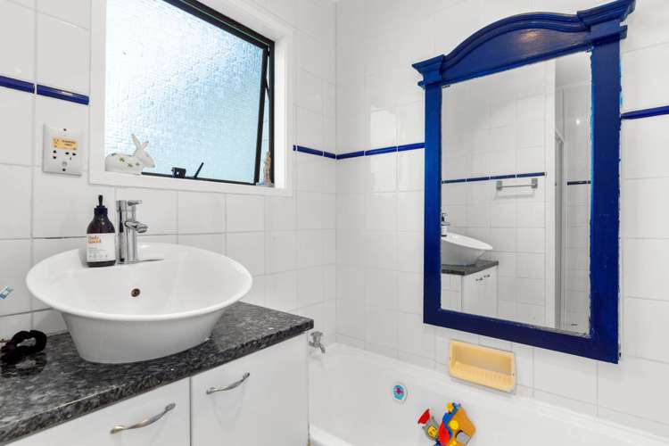 6 Orinda Close Botany Downs_20