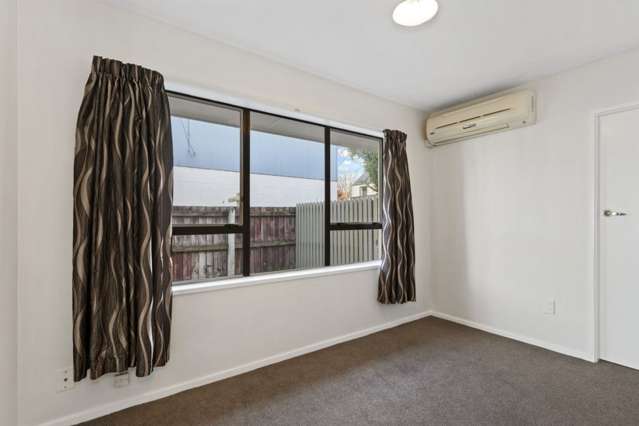 2/373 Hereford Street Linwood_4