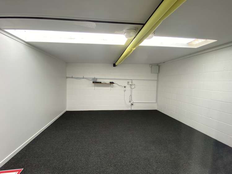 D/4010 Great North Road Kelston_8