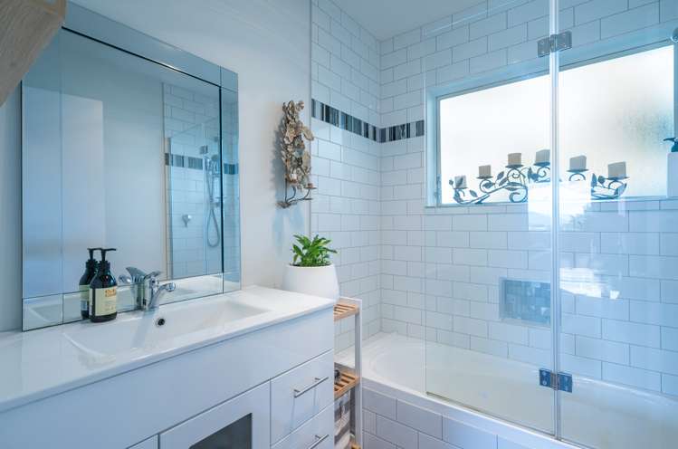 13 Saint Anne Place Toi Toi_10