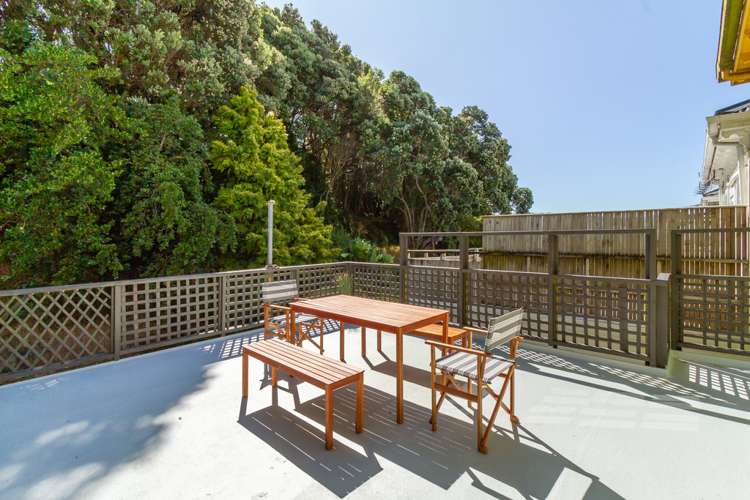 10 Russell Terrace Newtown_1