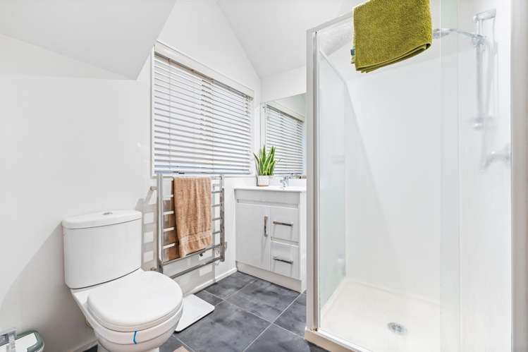 305 Royal Road Massey_18