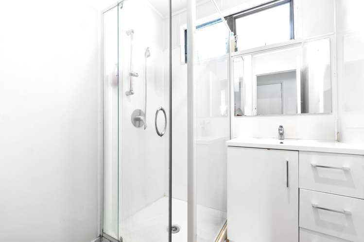 1/20 Burundi Avenue Clendon_11