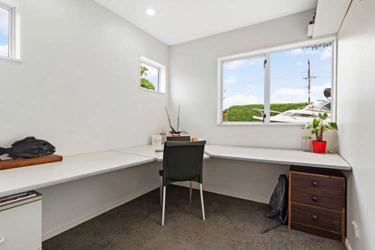 8 Lookout Drive Laingholm_6