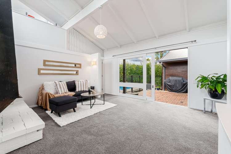 279 Royal Road Massey_9