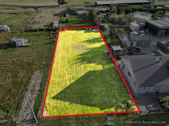 BLANK CANVAS IN PEACEFUL WAIKAIA