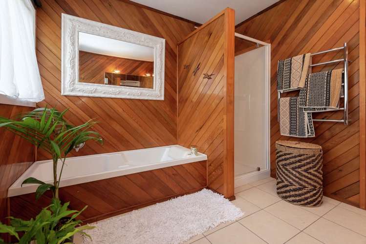 44 Colmar Road Mellons Bay_25