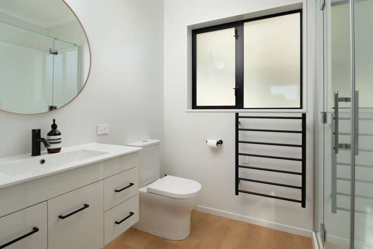 13b Richardson Avenue Burleigh_9