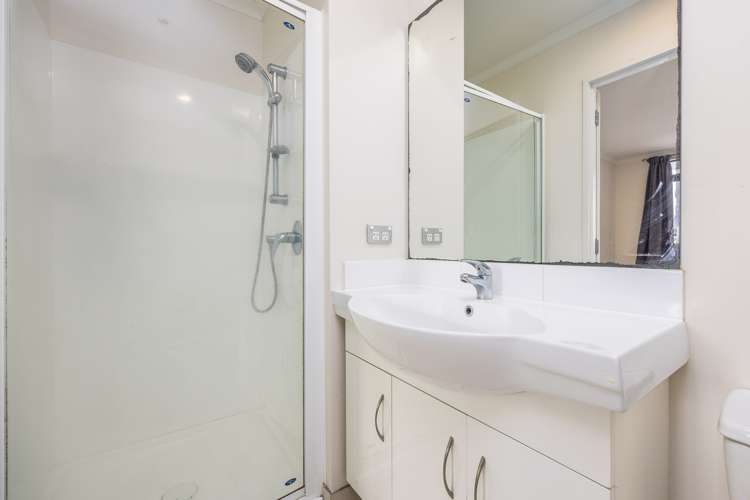 D315/176 Broadway Newmarket_8