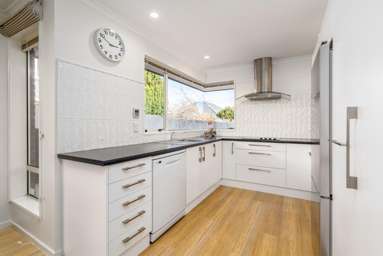2/14 Bentley Street_3