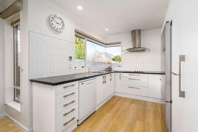 2/14 Bentley Street Russley_3