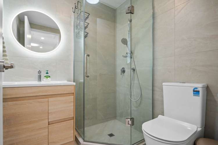 2/66 Bruce Road Glenfield_8