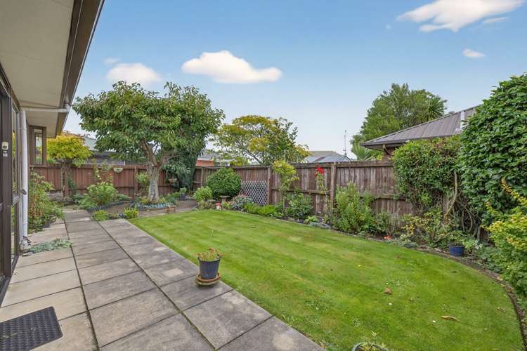 2/58a Daniels Road Redwood_17