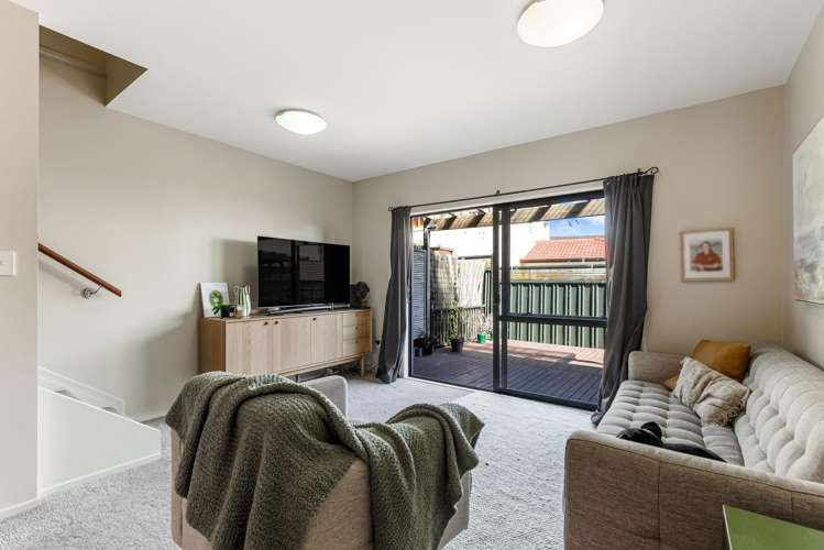 15/21 Armoy Drive East Tamaki_11