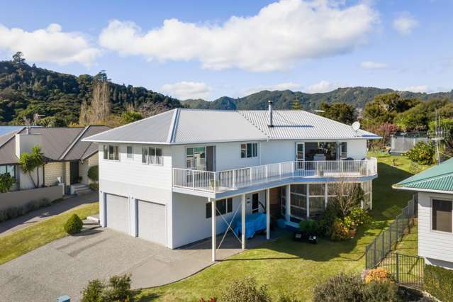 Easy Living with Outstanding Views