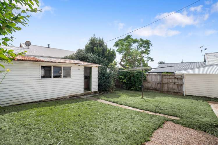 36 Seaview Terrace Mt Albert_13