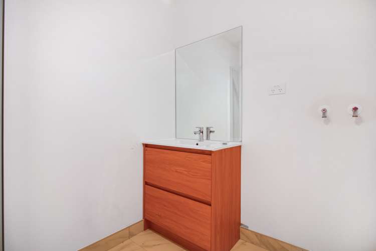 4 Aumarire Lane Favona_11