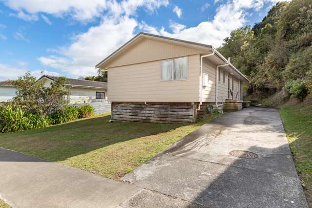 56 Cardiff Crescent Cannons Creek_1