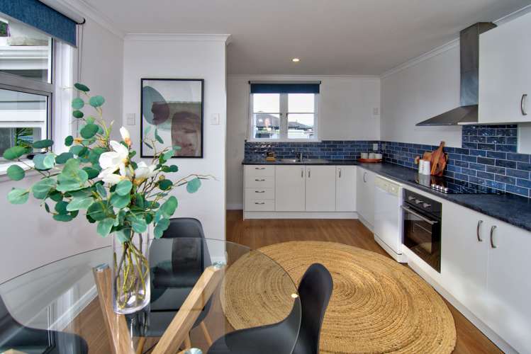 226 High Street North Carterton_5